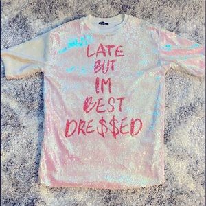 Stylish fashion dress. Fits like a medium. Size small.